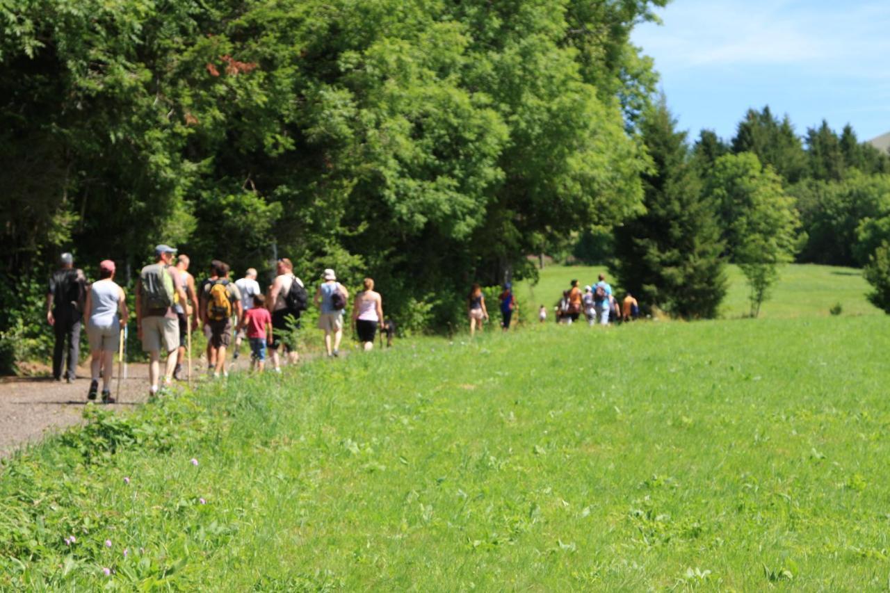 Camping Les Vernieres La Bourboule Sancy Buitenkant foto