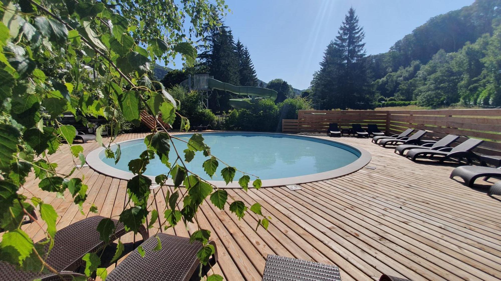 Camping Les Vernieres La Bourboule Sancy Buitenkant foto